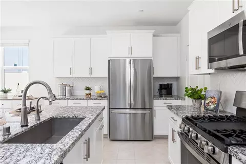 Kitchen - 32407 Brunello Way, Temecula, CA 92591 photo 2 of 6