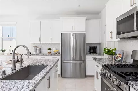 Kitchen - 32407 Brunello Way, Temecula, CA 92591 photo 2 of 7