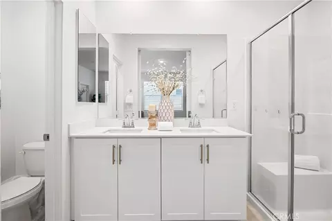 Bath - 32407 Brunello Way, Temecula, CA 92591 photo 3 of 3