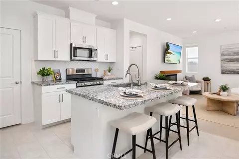 Kitchen - 32407 Brunello Way, Temecula, CA 92591 photo 7 of 7
