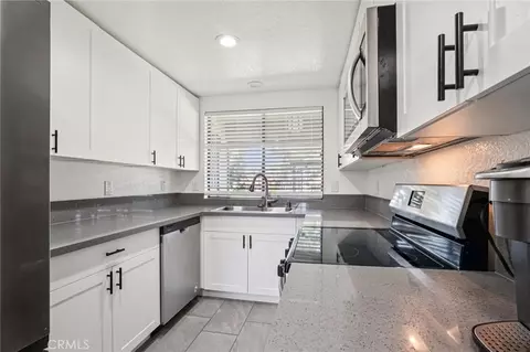 Kitchen - 2534 Beech Tree St, Hemet, CA 92545 photo 1 of 2