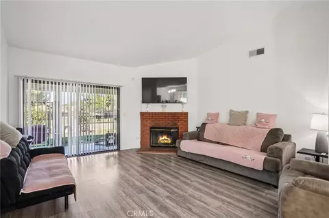 Living - 2534 Beech Tree St, Hemet, CA 92545 photo 1 of 2