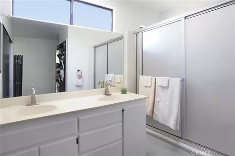Bath - 2534 Beech Tree St, Hemet, CA 92545 photo 3 of 3