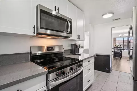 Kitchen - 2534 Beech Tree St, Hemet, CA 92545 photo 2 of 2