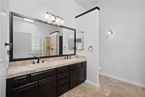 Bath - 2186 Eiffel Cir, Upland, CA 91784 photo 2 of 5
