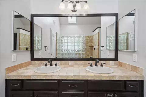 Bath - 2186 Eiffel Cir, Upland, CA 91784 photo 1 of 5
