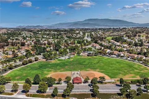 View/Area - 39977 Chalon Ct, Temecula, CA 92591 photo 2 of 6