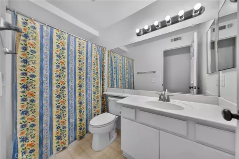 Bath - 39977 Chalon Ct, Temecula, CA 92591 photo 1 of 3