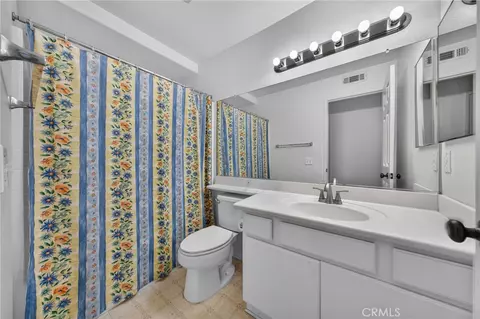 Bath - 39977 Chalon Ct, Temecula, CA 92591 photo 1 of 3