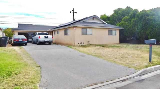 3292 Debbie Ln, Riverside, CA 92501