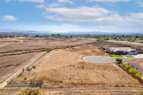 7948 Featherstone Ct, Riverside, CA 92506 photo 9