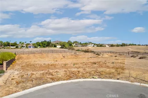 7948 Featherstone Ct, Riverside, CA 92506 photo 4