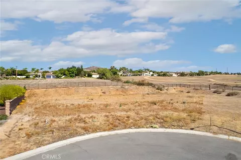 7948 Featherstone Ct, Riverside, CA 92506 photo 4
