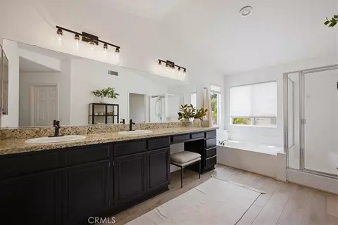 Bath - 34027 Abbey Rd, Temecula, CA 92592 photo 2 of 5