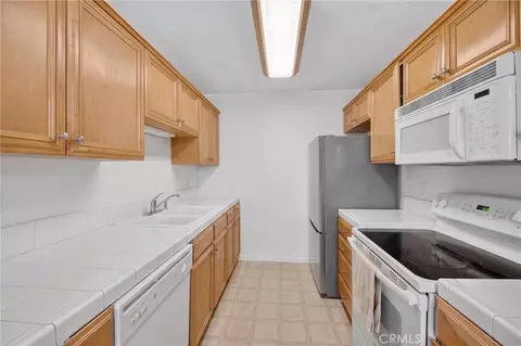 Kitchen - 2041 E Grand Ave #52, Escondido, CA 92027 photo 2 of 2