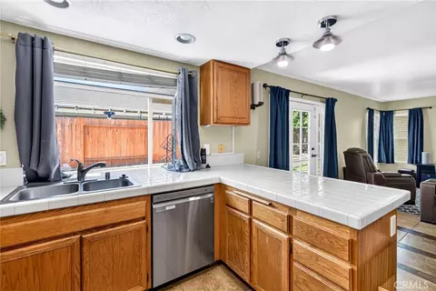 Kitchen - 3141 Daniel, Hemet, CA 92545 photo 4 of 7