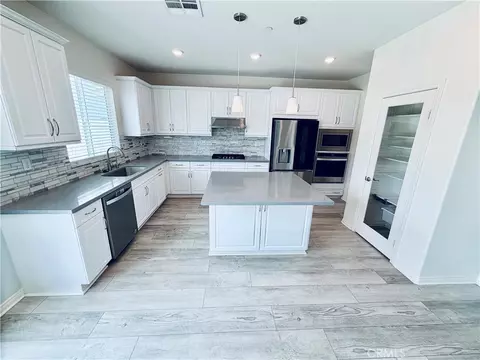 Kitchen - 20885 Barn, Riverside, CA 92507 photo 1 of 12