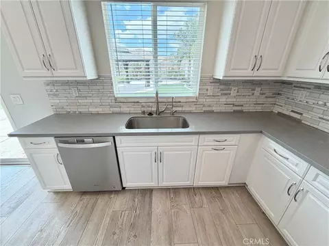 Kitchen - 20885 Barn, Riverside, CA 92507 photo 3 of 12