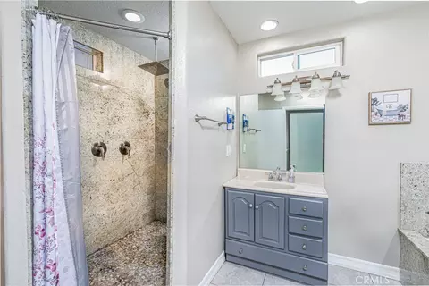 Bath - 21321 Lemon, Wildomar, CA 92595 photo 4 of 4