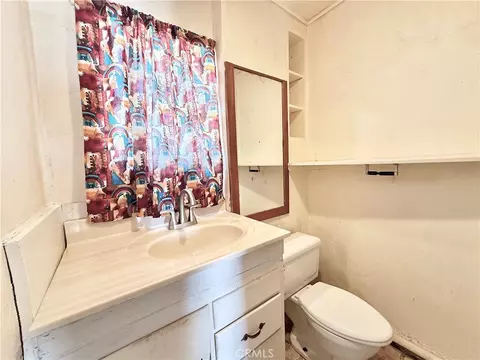 Bath - 84514 6th St, Trona, CA 93562 photo 1 of 2