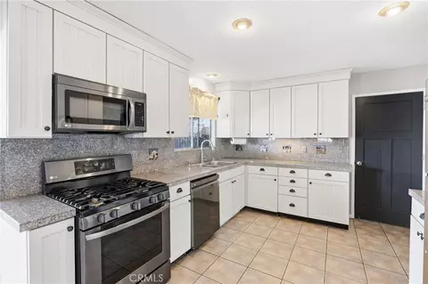 Kitchen - 468 E Vw, Santa Paula, CA 93060 photo 4 of 6