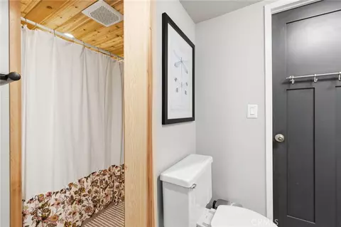 Bath - 468 E Vw, Santa Paula, CA 93060 photo 1 of 5