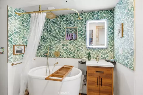 Bath - 468 E Vw, Santa Paula, CA 93060 photo 5 of 5