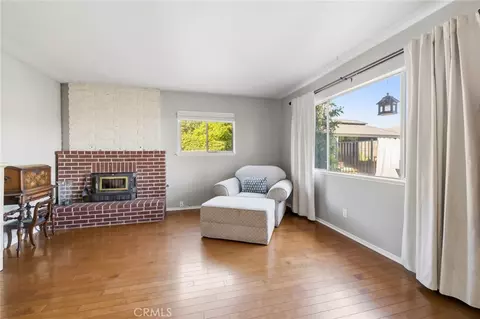 Living - 468 E Vw, Santa Paula, CA 93060 photo 2 of 2