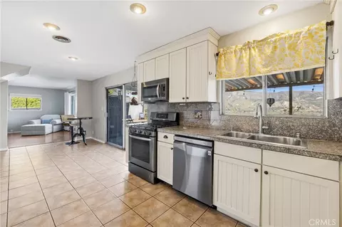 Kitchen - 468 E Vw, Santa Paula, CA 93060 photo 1 of 6