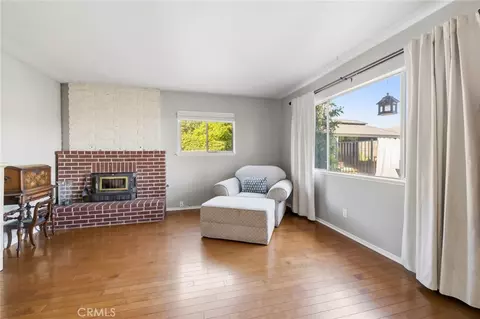Living - 468 E Vw, Santa Paula, CA 93060 photo 1 of 2