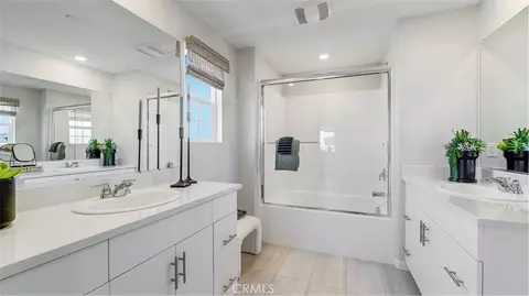 Bath - 1255 Galaxy Way, Rialto, CA 92376 photo 3 of 3