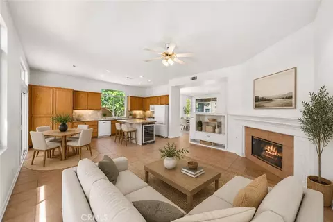 Living - 32015 Via Bonilla, Temecula, CA 92592 photo 4 of 6