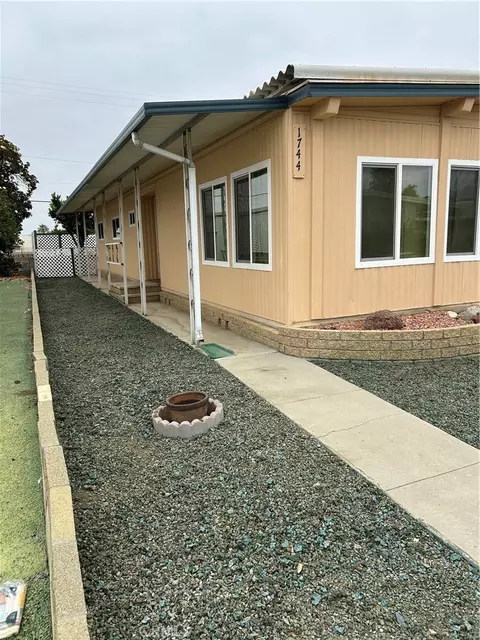 1744 Santiago, Hemet, CA 92545