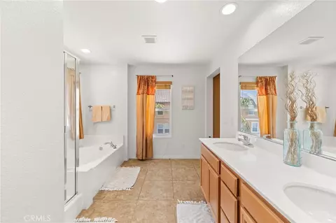 Bath - 3693 Solandra St, Perris, CA 92571 photo 2 of 3