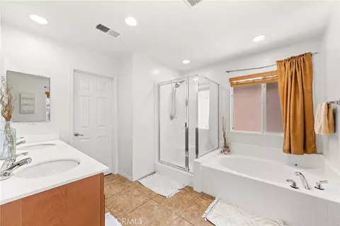 Bath - 3693 Solandra St, Perris, CA 92571 photo 1 of 3