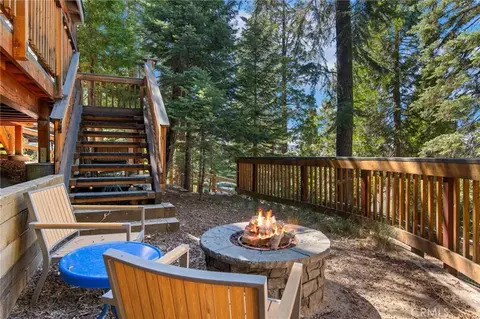 162 C Ln, Lake Arrowhead, CA 92352