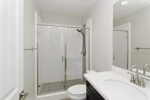 Bath - 41987 Arbor Gln, Temecula, CA 92592 photo 1 of 7