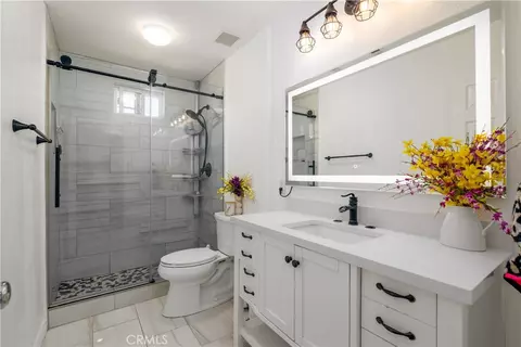Bath - 44839 Mumm, Temecula, CA 92592 photo 3 of 4