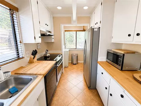 Kitchen - 24910 Walters, Idyllwild, CA 92549 photo 1 of 2
