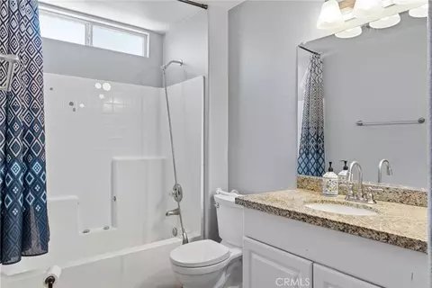 Bath - 43554 Amazon St, Hemet, CA 92544 photo 1 of 2