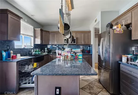 Kitchen - 43554 Amazon St, Hemet, CA 92544 photo 1 of 2