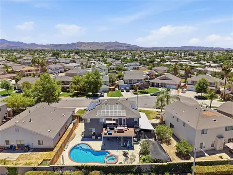 View/Area - 43554 Amazon St, Hemet, CA 92544 photo 6 of 9