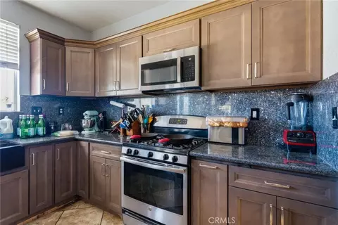 Kitchen - 43554 Amazon St, Hemet, CA 92544 photo 2 of 2