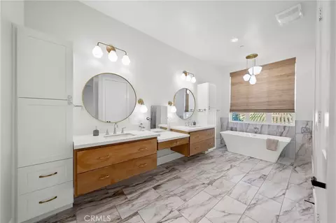 Bath - 41799 Calle Contento, Temecula, CA 92592 photo 1 of 5