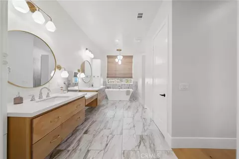 Bath - 41799 Calle Contento, Temecula, CA 92592 photo 2 of 5