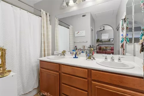 Bath - 31156 Lavender Ct #44, Temecula, CA 92592 photo 2 of 3