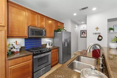 Kitchen - 31156 Lavender Ct #44, Temecula, CA 92592 photo 5 of 6