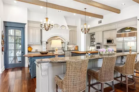 Kitchen - 45165 Oak Manor Ct, Temecula, CA 92590 photo 5 of 10