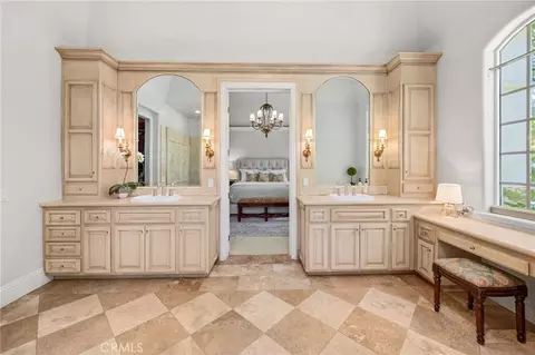 Bath - 45165 Oak Manor Ct, Temecula, CA 92590 photo 5 of 10