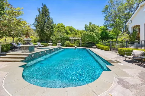 Exterior - 45165 Oak Manor Ct, Temecula, CA 92590 photo 10 of 13